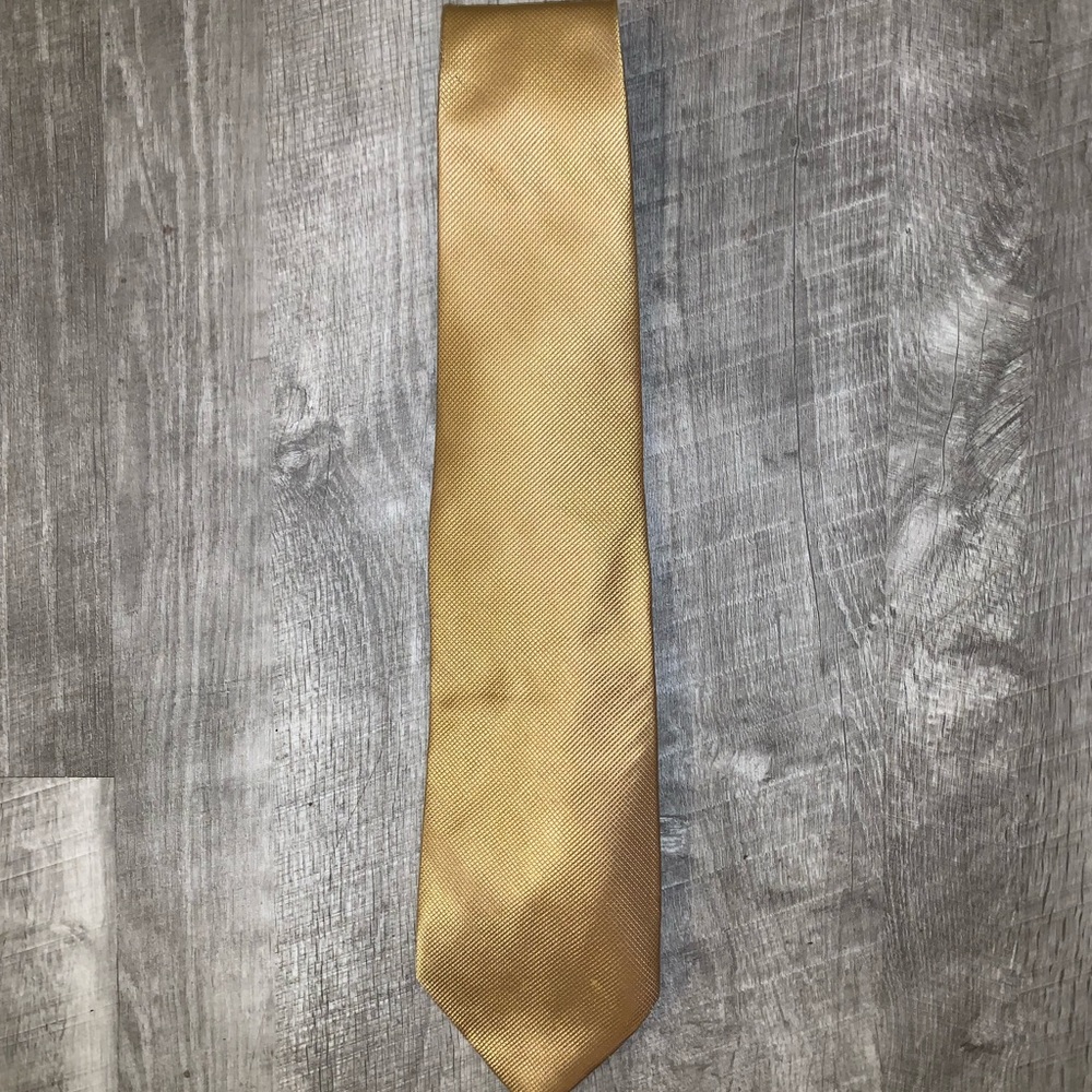 GEOFFREY BEENE GOLD TIE